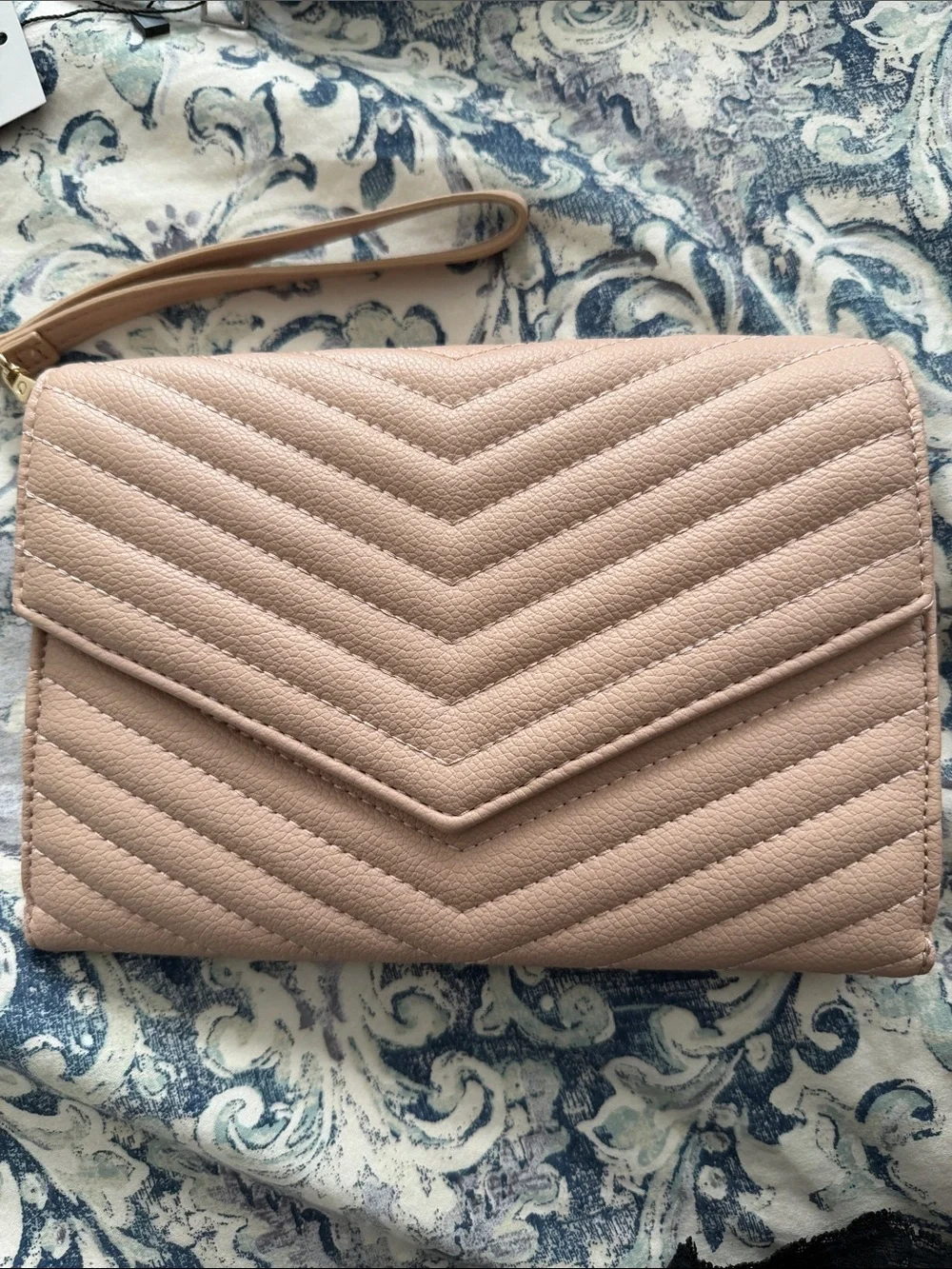 BUNDLE•London Fog Black Wristlet and Blush Quilted Crossbody Set